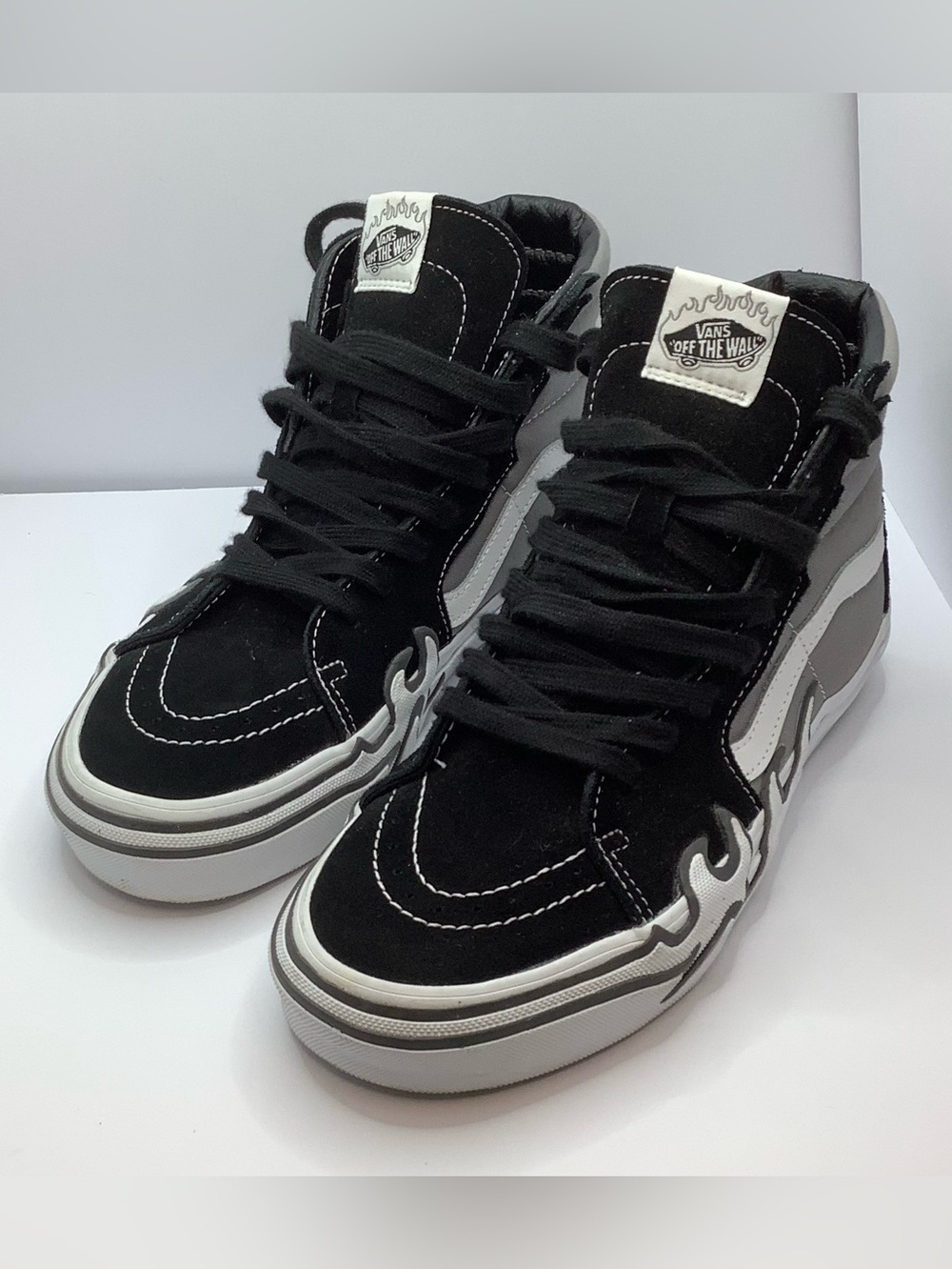 Vans Sk8-Hi Skate Sneaker Men 7 or Women 8.5 Black Grey White Flame High Top